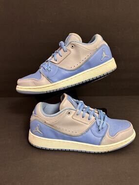 Size 7YW - Air Jordan 1 Low UNC W
